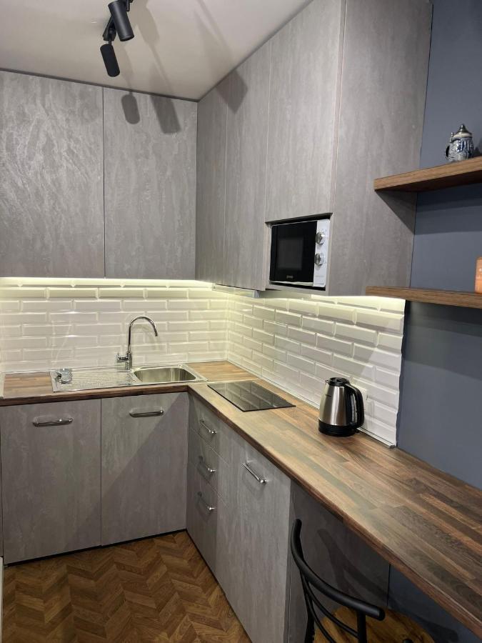 Privat overnatting Florent's Superb Studio, Free Parking & Garden!!