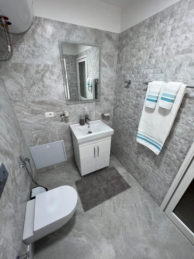 Florent's Superb Studio, Free Parking & Garden!! Privat overnatting Tiranë