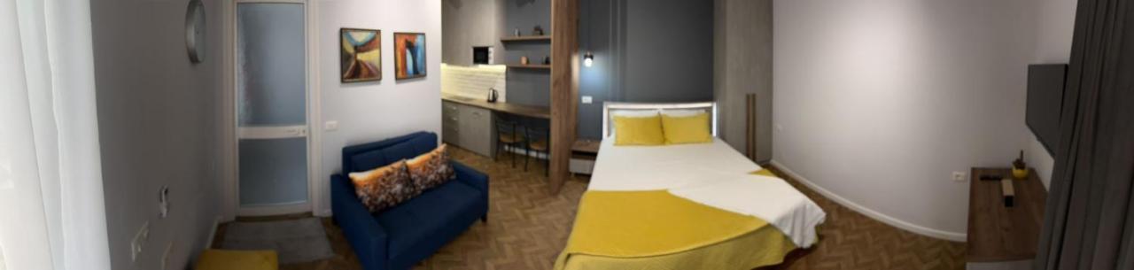 Privat overnatting Florent's Superb Studio, Free Parking & Garden!!