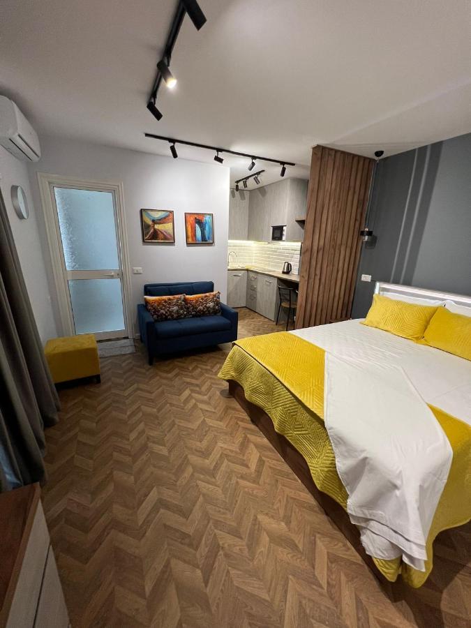 Privat overnatting Florent's Superb Studio, Free Parking & Garden!!